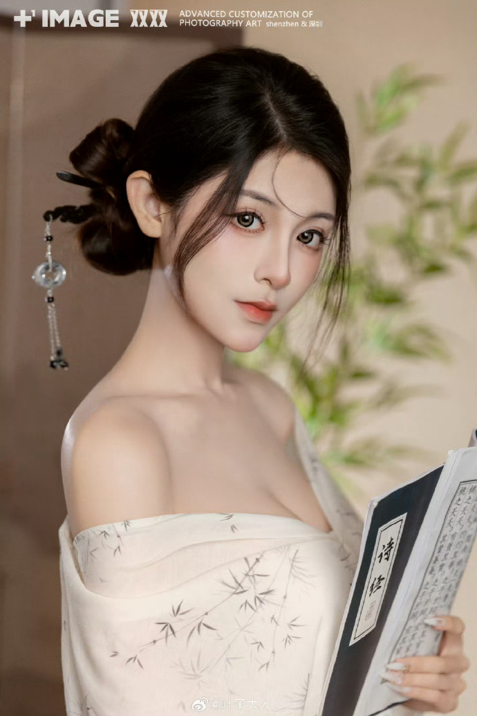 名侦探柯南：黑铁的鱼影 海报